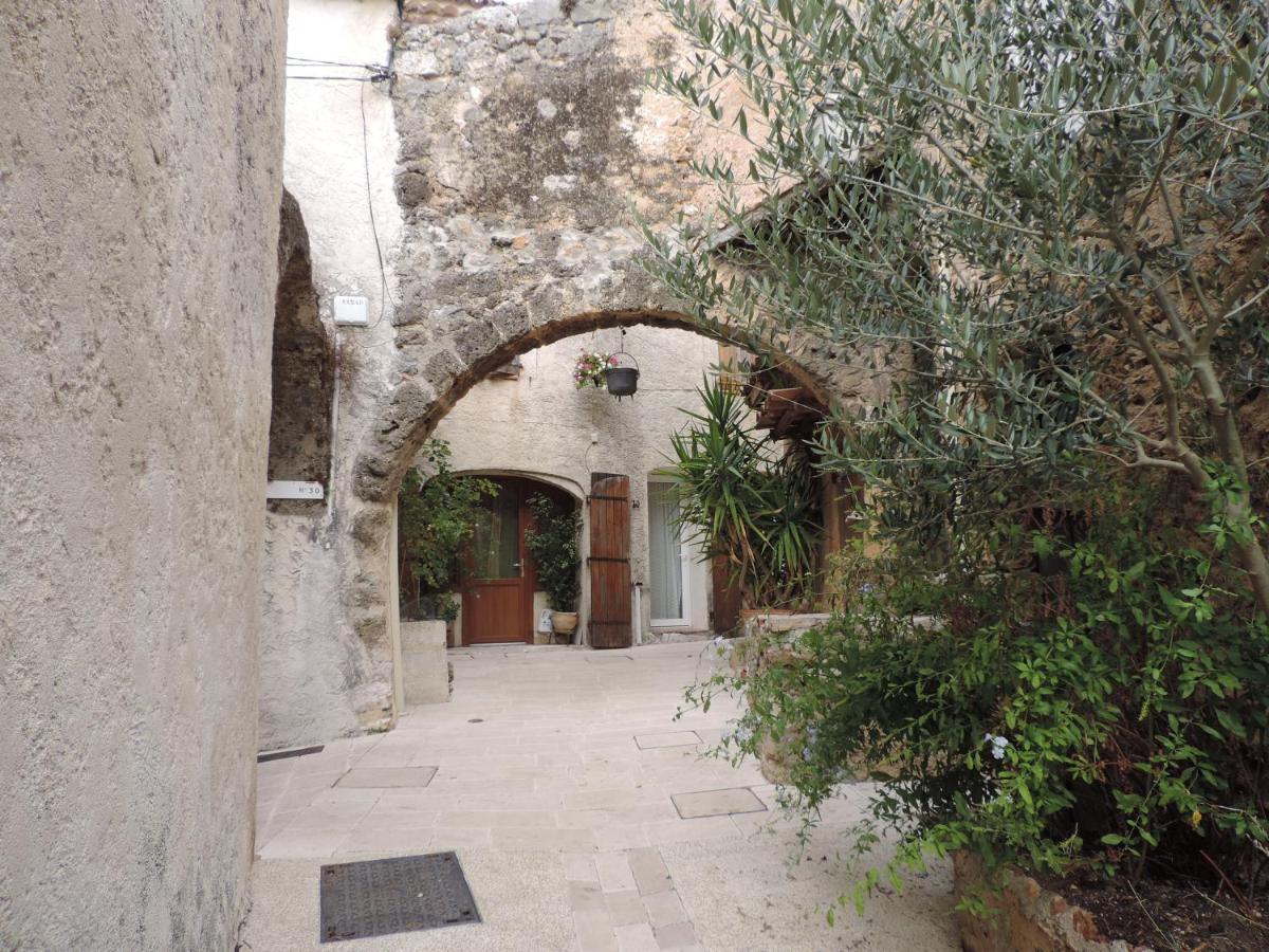 Le Cabanon Des Hirondelles Villecroze Exterior foto